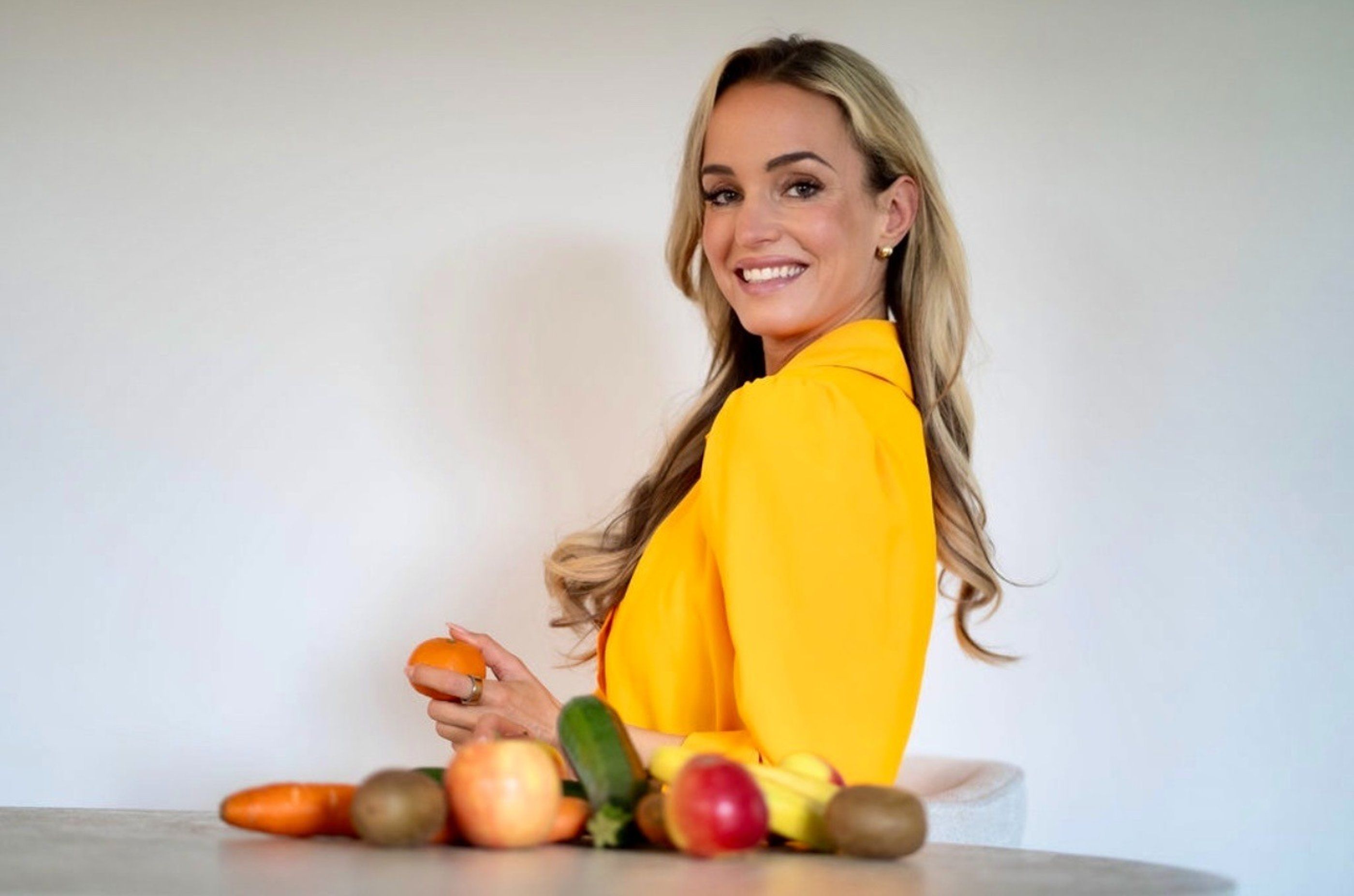 Verena Calio hinter frischem Obst und Gemüse